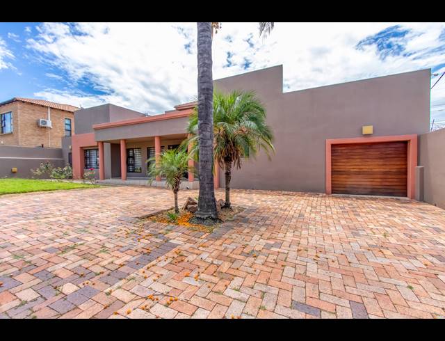 4 BEDROOM FREEHOLD FOR SALE IN MARLBORO GARDENS
